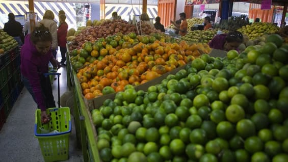 Con la cifra de inflación se reajustan los contratos de arriendos en 2015. Foto: AFP