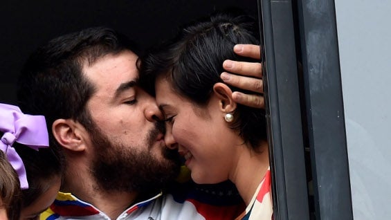 El opositor venezolano Daniel Ceballos junto a su esposa Patricia Gutiérrez. Foto: AFP.