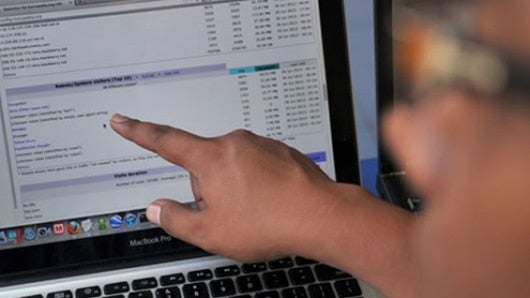 El senador alertó sobre el peligro de poseer información de los ciudadanos en las empresas.