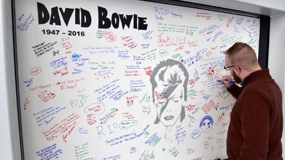 Fanáticos le dieron el último adiós a la leyenda del rock. Foto: AFP