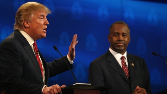 Donald Trump se mostró más discreto y moderado que en otros debates. Foto: AFP.
