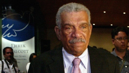 Walcott, quien publicó su primer poemario con 19 años, empezó a ser conocido en 1962. Foto: AFP