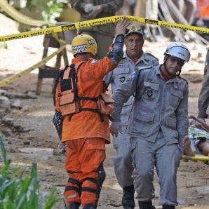 Sigue la búsqueda de desaparecidos tras derrumbe de dos edificios en ...