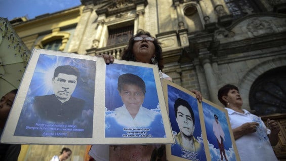 Fotografía correspondiente al momento en el que las Madres de La Candelaria piden que se esclarezca las desapariciones forzadas. Foto: AFP.