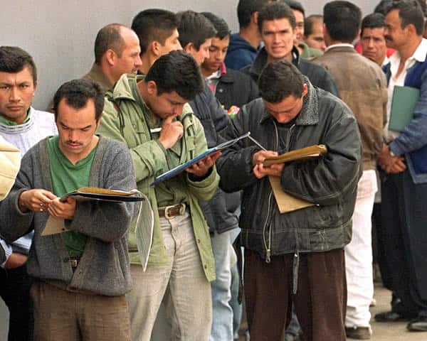Según las cifras oficiales la tasa de desempleo se redujo 1,2% al cierre de 2013.