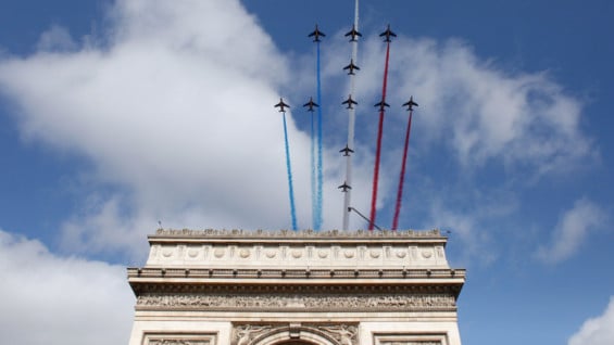 Desfile aéreo en Paris. Foto: AFP