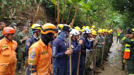Unos 120 rescatistas trabajan en la zona.
