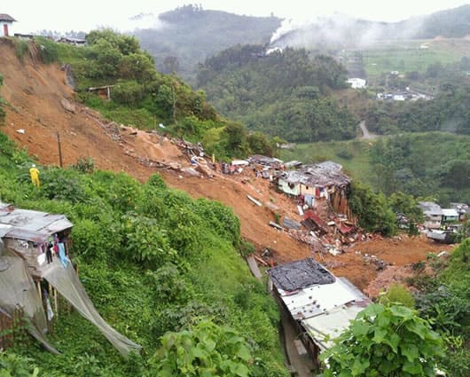 Las lluvias de las últimas horas han provocado deslizamientos en Manizales. Foto: @cruzRojaCaldas