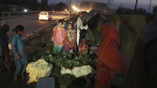 Víctimas de las inundaciones en Srinagar, India. Foto: EFE