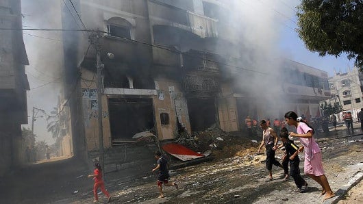 En el menos 83 escuelas de la ONU hay personas refugiados de Gaza. Foto. EFE