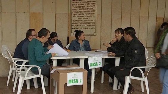 Cuatro partidos políticos realizan consultas internas este domingo.