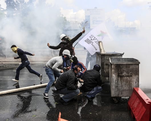 Enfrentamientos entre los manifestantes y las autoridades en Estambul, Turquía. Foto: AFP.