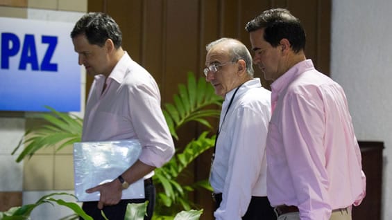 En la reunión están todos los plenipotenciarios del Gobierno en la mesa de negociación en Cuba. Foto: AFP