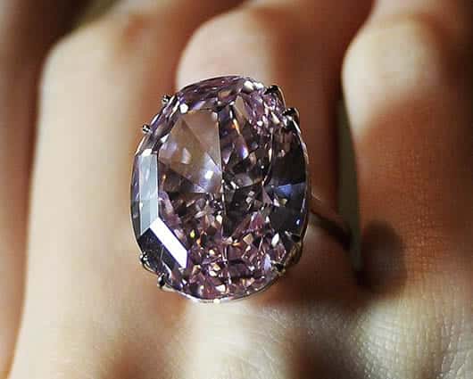 El diamante 'Pink Star' de 59,60 quilates fue vendido por 83,2 millones de dólares. EFE