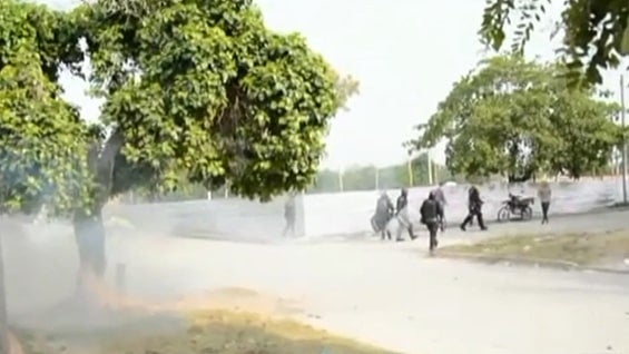 Los disturbios registrados dejaron tres personas heridas de mayor gravedad.