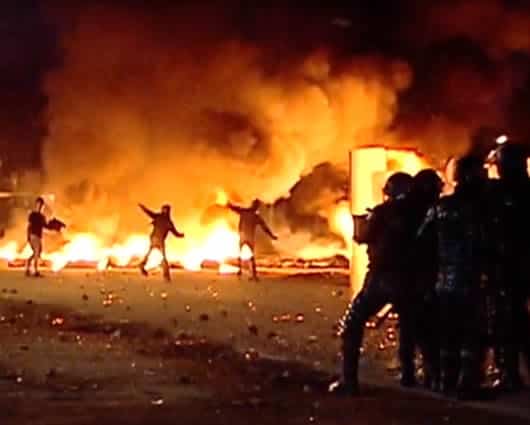 Los manifestantes quemaron camiones y llantas para bloquear las vías. Foto: Noticias RCN