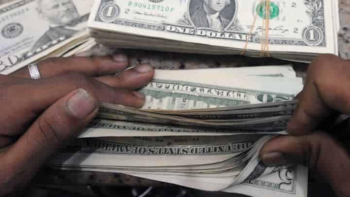 Los candidatos opinaron sobre el precio del dólar.