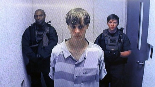 El joven de 22 años escuchó la decisión del jurado con las manos tomadas sobre su regazo y sin mostrar ninguna expresión. Foto: EFE