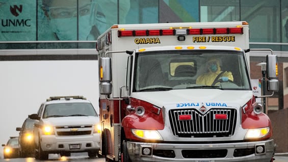 El estado de salud del médico era “crítico” cuando fue ingresado al Centro Médico de Nebraska en EE.UU.