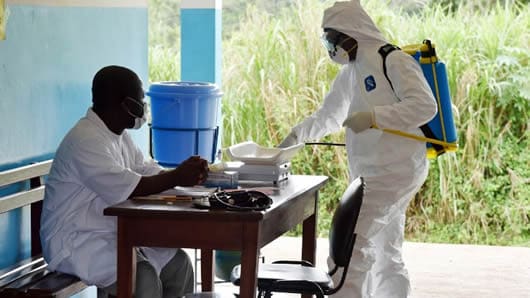 La nueva prueba se puede hacer en un tubo de ensayo que hay que calentar. Foto: AFP