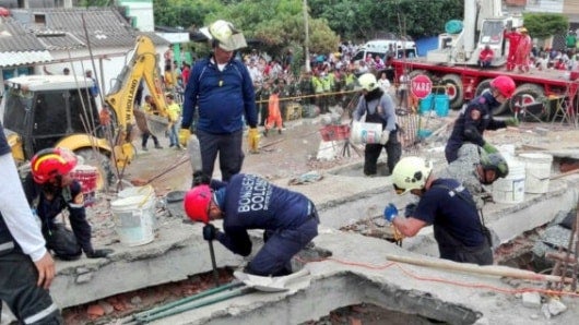 El edificio colapsó en Cartagena. Foto: Bomberos