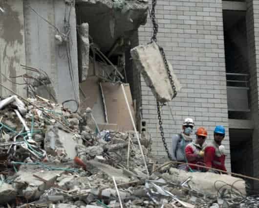 Los socorristas se centran en la búsqueda de diez desaparecidos. Foto: AFP