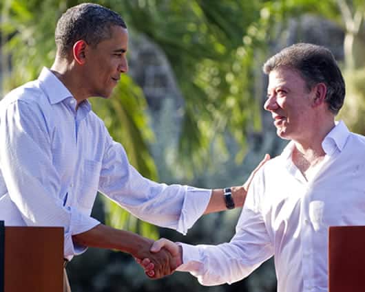Durante la cumbre de las Américas, los presidentes Obama y Santos acordaron ampliar la cooperación bilateral. AFP