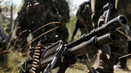 Militar realizando un patrullaje. Foto: AFP