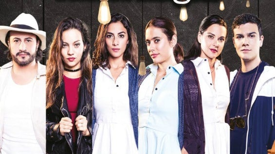 Elenco de la obra 'El amor de las luciérnagas'. Foto: @teatronacional.co (Facebook).