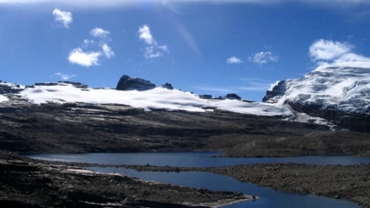 Parque Nacional Natural El Cocuy tiene una extensión de 306.000 hectáreas y los picos de la montaña alcanzan una altura máxima de 5.200 metros. Foto: @ParquesColombia.