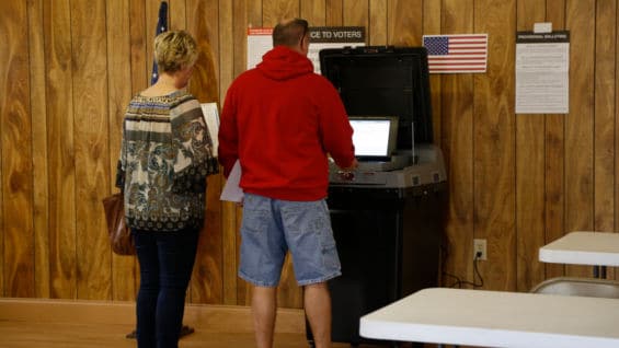 Las encuestas para el supermartes favorecen a Clinton y Trump. Foto: AFP