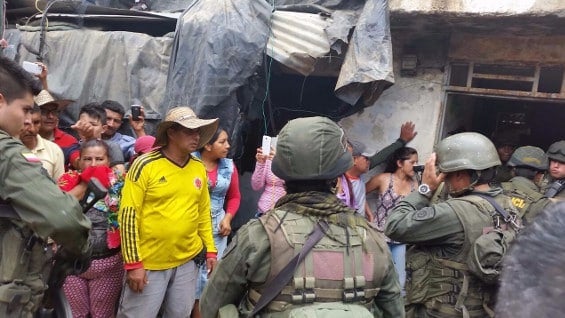 Los habitantes de El Mango destruyeron con maquinaria las instalaciones de la Policía.