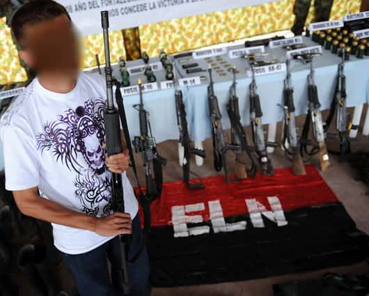 La entrega de armas se realizó en el Valle del Cauca. Foto: AFP.