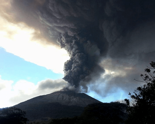 Los medios locales afirman que se han evacuado a unas 2.000 personas. AFP