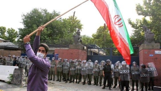 Protesta frente a la embajada británica en Teherán en 2009. Foto: AFP