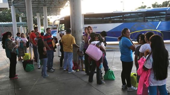 Emigrantes mexicanos detenidos en EE.UU. Foto: AFP