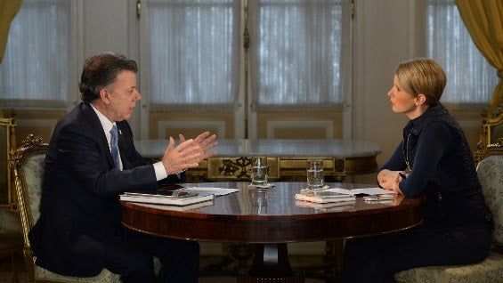 En entrevista con Claudia Gurisatti, directora de Noticias RCN, el presidente Juan Manuel Santos explicó los puntos clave del proceso de paz. Foto: oficial.