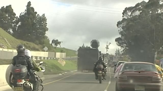 El Esmad acompaña a los viajeros debido a los ataques de los manifestantes. Foto: Noticias RCN