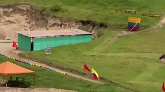 La escuela tiene un área de 5 hectáreas.