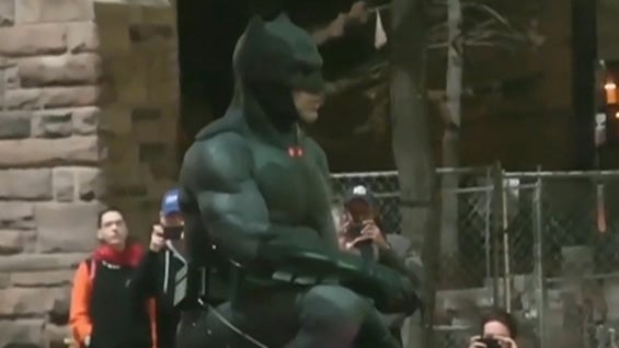 Las imágenes muestran la persecución de cómo el Guasón intenta escapar de Batman.