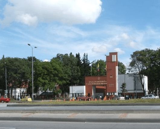 La comisión de la Policía deberá realizar varias indagaciones en el interior de la escuela.