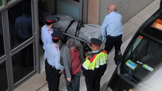 Estudiante de 13 años asesinó a su profesor con una ballesta en Barcelona