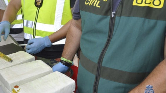 Se incautaron 229 kilos de cocaína, productos y material de laboratorio para la extracción y elaboración del estupefaciente. Foto: EFE