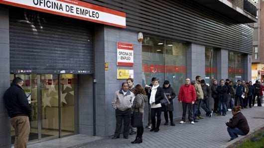 España cerró el año 2014 con 4.447.711 desempleados registrados. Foto: AFP.