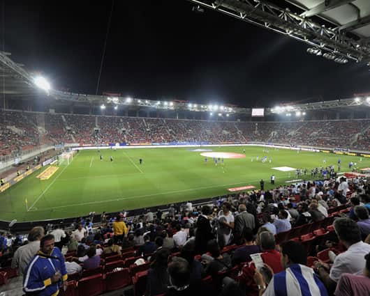El club griego ha sido sancionado por conducta racista. AFP