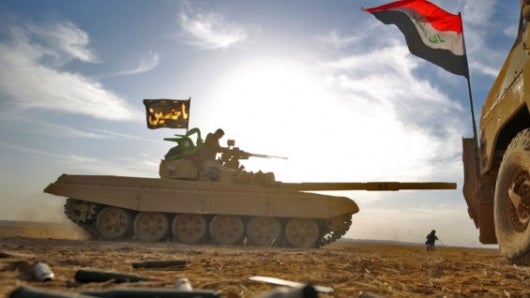 Decenas de miles de hombres avanzan desde varios frentes hacia el bastión del grupo yihadista. Foto: AFP