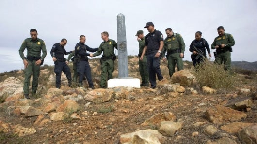 Patrulla Fronteriza de Estados Unidos junto a la Policía Federal de México. EFE