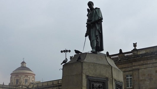 Foto: Estatua del Libertador Simón Bolívar ubicada en la Plaza de Bolívar de Bogotá.