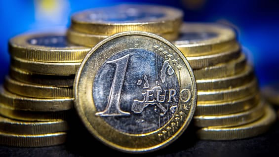 El dólar también perdió terreno respecto a la moneda japonesa. Foto: AFP