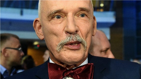 En octubre de 2015, ya suscitó la indignación de la Eurocámara al realizar un saludo hitleriano en el hemiciclo. Foto: AFP